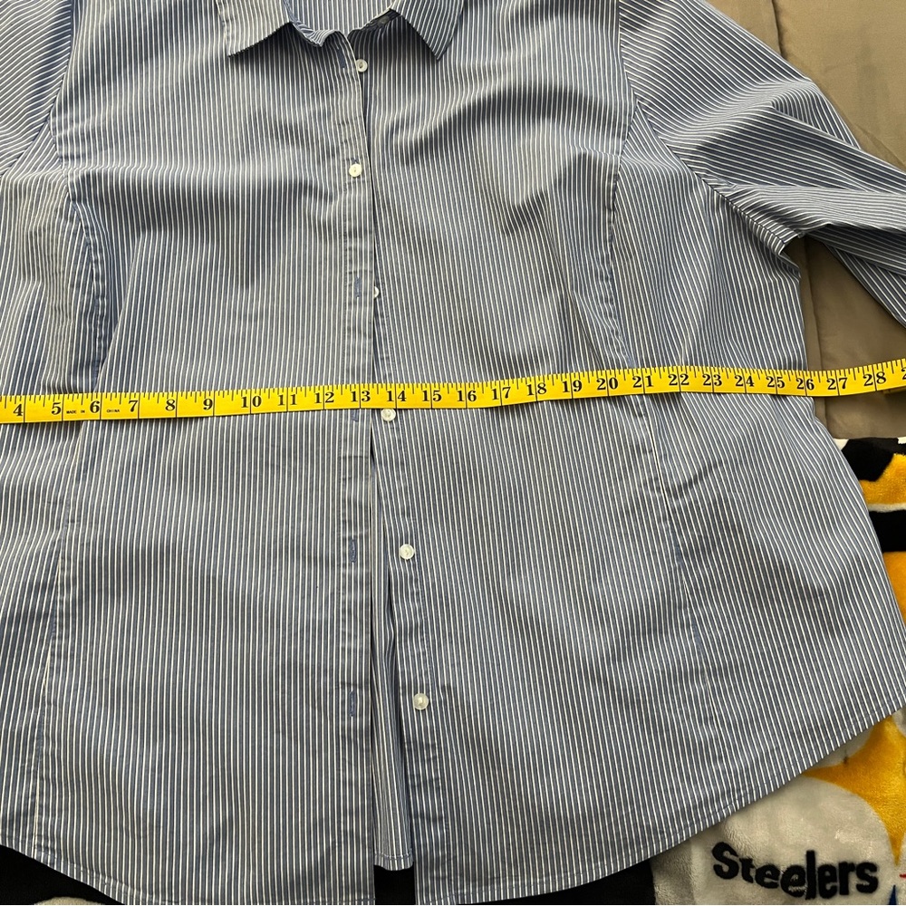 Liz Claiborne Woman’s Blue Pinstripe Shirt - Picture 10 of 13